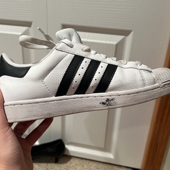 Adidas Superstar shoes. Ladies 9. Good condition a few scuffs - Picture 6 of 7